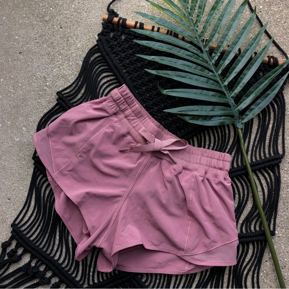 Lululemon Hotty Hot Shorts Size 4 Quicksand
